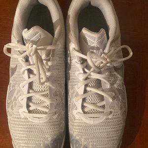 Shoe white gray Kobe’s